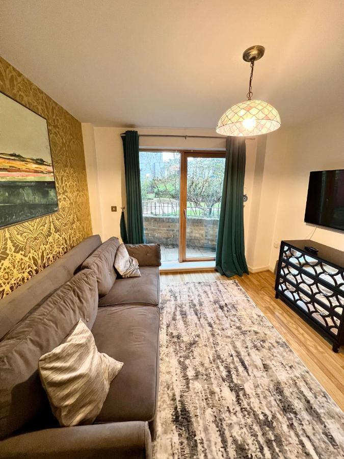 2 Bedroom Apartment Near Olympic Park With Free Parking Londra Dış mekan fotoğraf