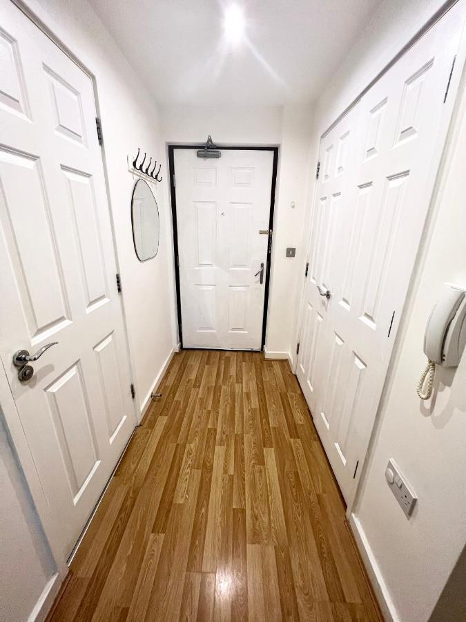 2 Bedroom Apartment Near Olympic Park With Free Parking Londra Dış mekan fotoğraf