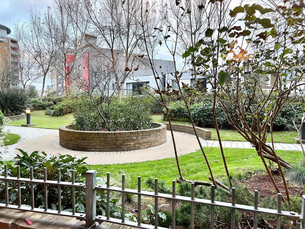 2 Bedroom Apartment Near Olympic Park With Free Parking Londra Dış mekan fotoğraf